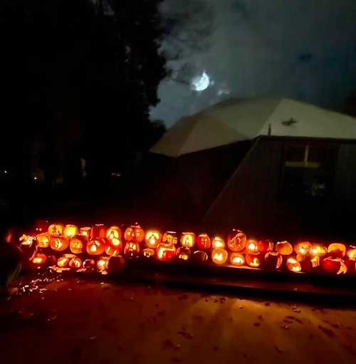 Jack-o-lanterns in front of Dome
